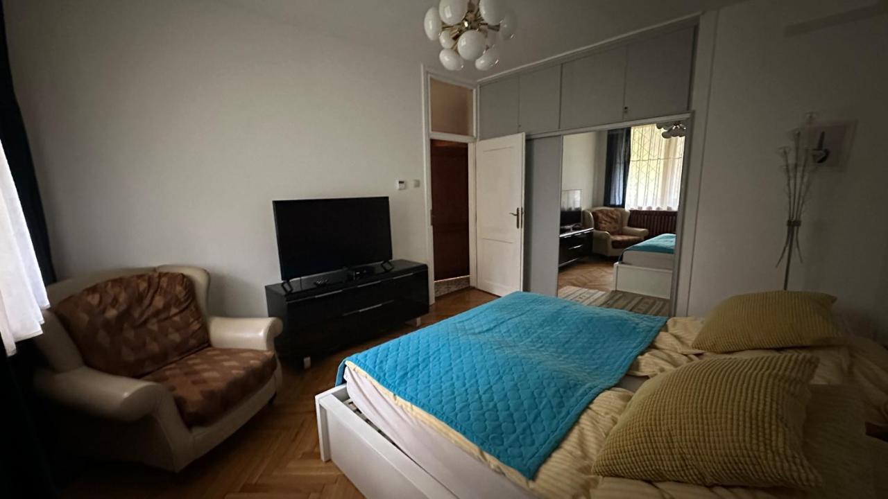 Cosy Apartman In Green Buda Budapest Exterior photo
